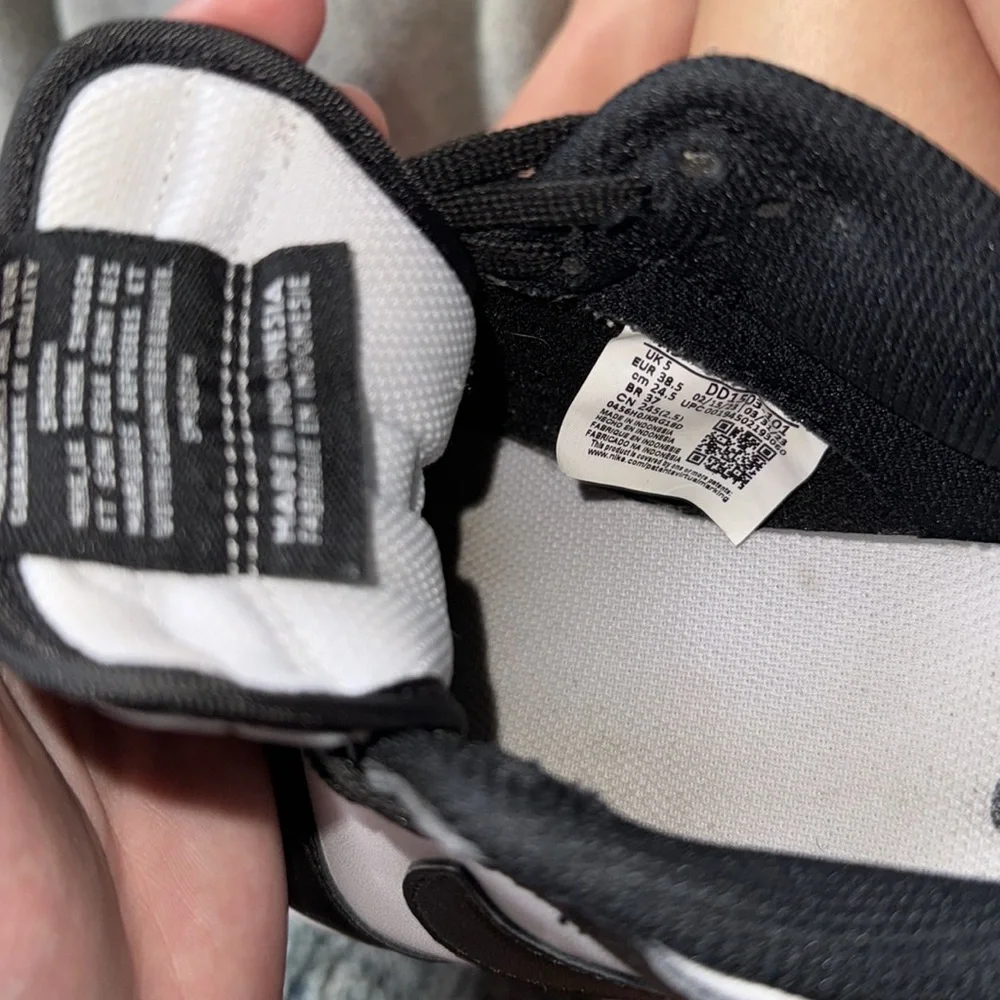 Panda Nike Dunks - Picture 4 of 6